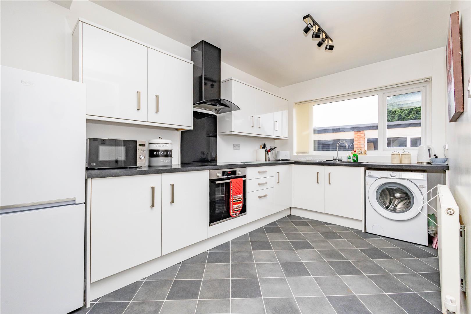 2 bed property in Poplar Close, Preston